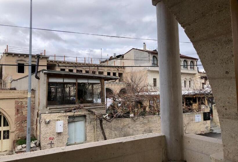 سوییت جونیور با بالکن, Cratus Stone Palace