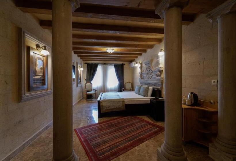 سوییت جونیور, Cratus Stone Palace