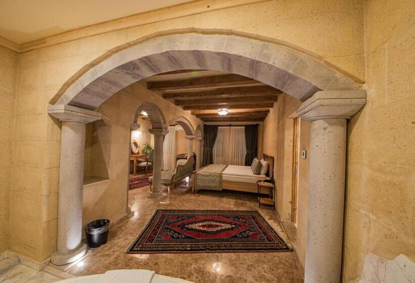 سوئیت با تخت بزرگ, Cratus Stone Palace
