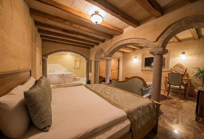 سوئیت با تخت بزرگ, Cratus Stone Palace