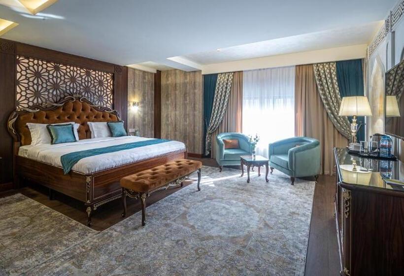 سوئیت با تخت بزرگ, Manor