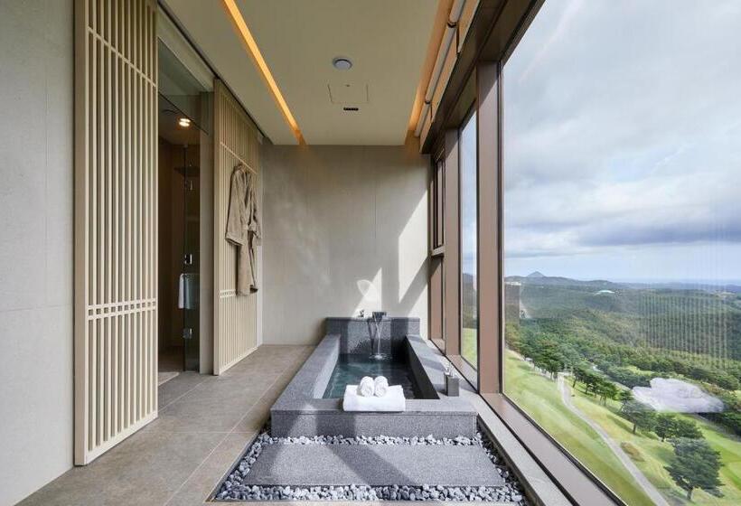 Royal Suite, Sono Felice Delpino