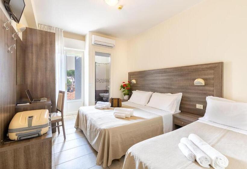 Трехместный Номер Стандарт с Балконом, Edelweiss Riccione