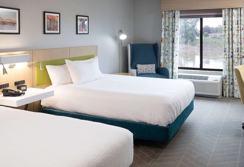 اتاق استاندارد با چشم‌انداز رودخانه, Hilton Garden Inn Sioux City Riverfront