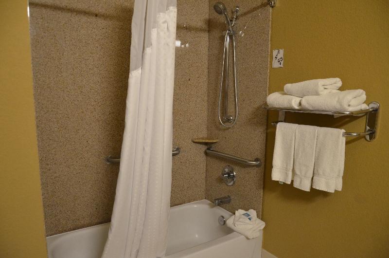 适合残疾人士使用的带超级大床的标准间, Holiday Inn Express Hotel & Suites Amarillo South, An Ihg