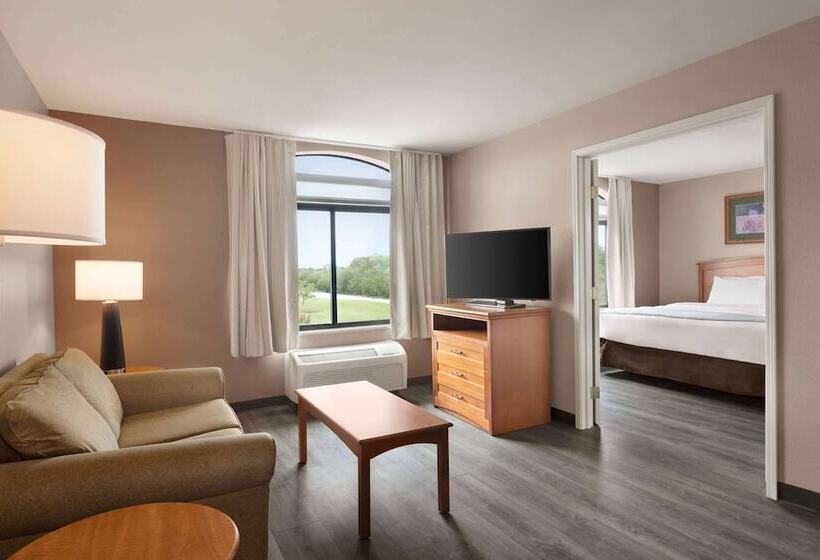 Люкс Deluxe Кровать Кинг, Wingate By Wyndham Bentonville