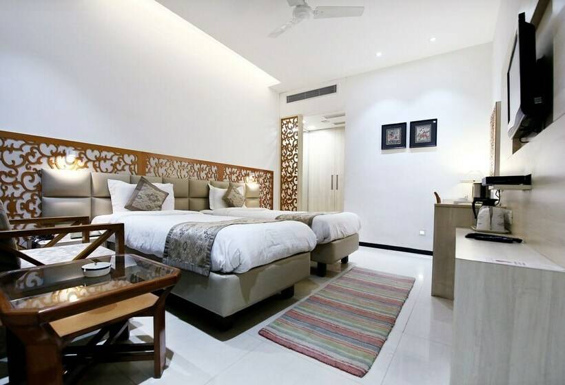 Quarto Deluxe, Yatrik