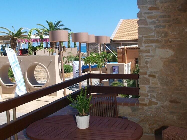 스탠다드 스튜디오, Mylos Hotel Apartments