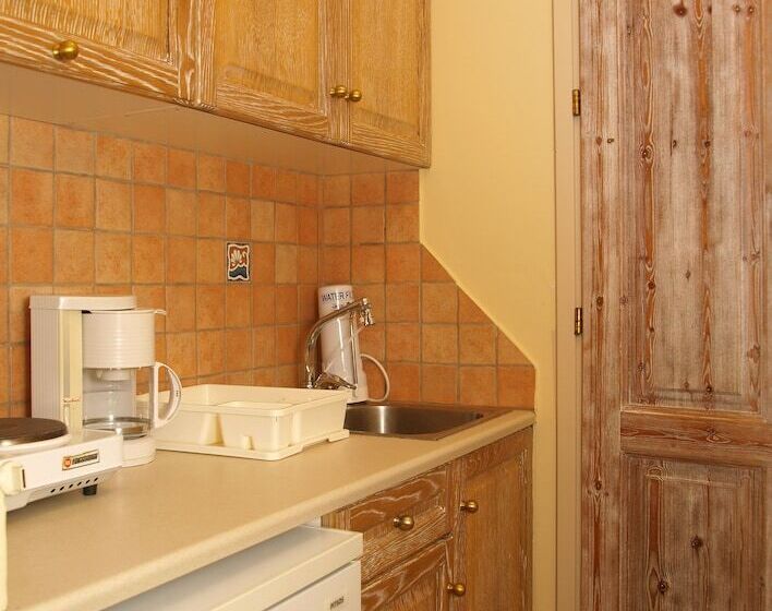 스탠다드 스튜디오, Mylos Hotel Apartments