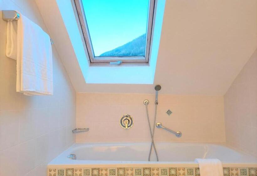 استودیوی استاندارد, Residence Zum Theater