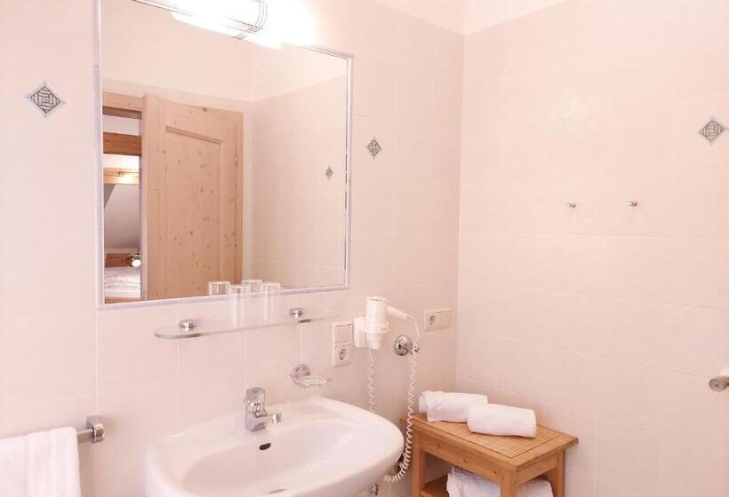 استودیوی استاندارد, Residence Zum Theater
