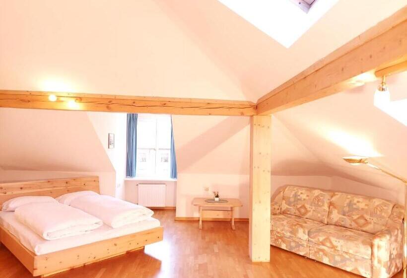 استودیوی استاندارد, Residence Zum Theater