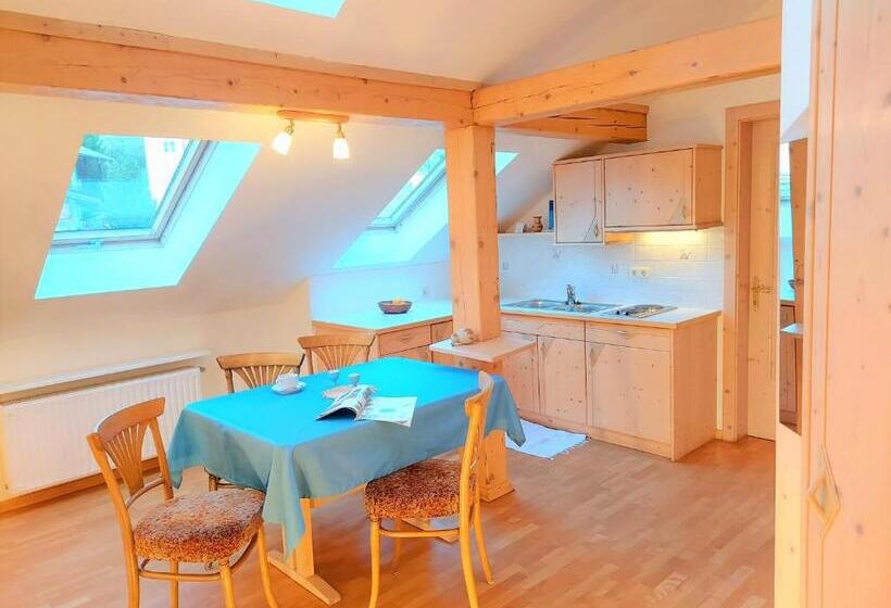 استودیوی استاندارد, Residence Zum Theater