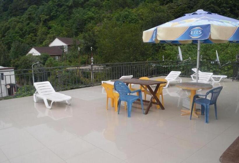 اتاق استاندارد چهارنفره با بالکن, Guest House Polaris