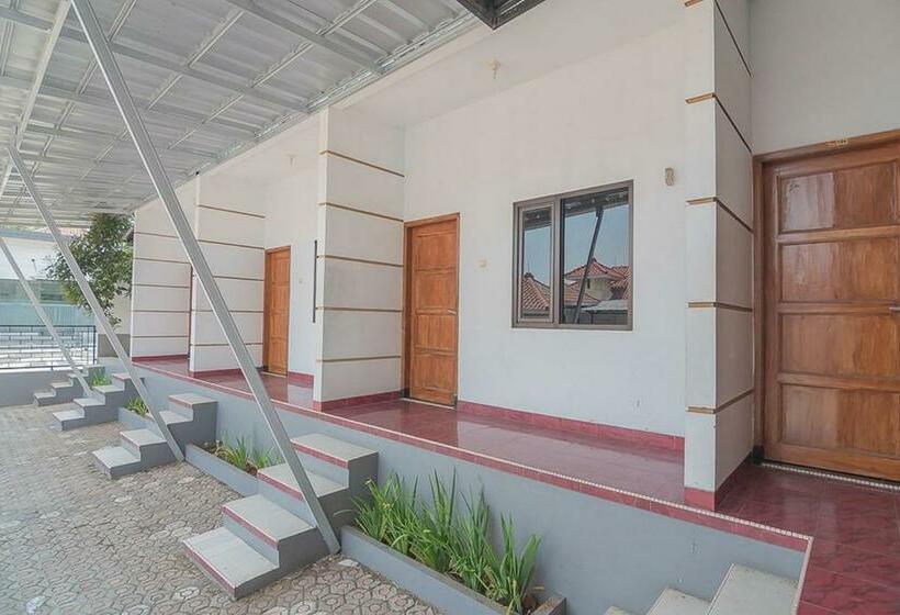 Номер Стандарт, Reddoorz Plus Near Rsud Majalengka