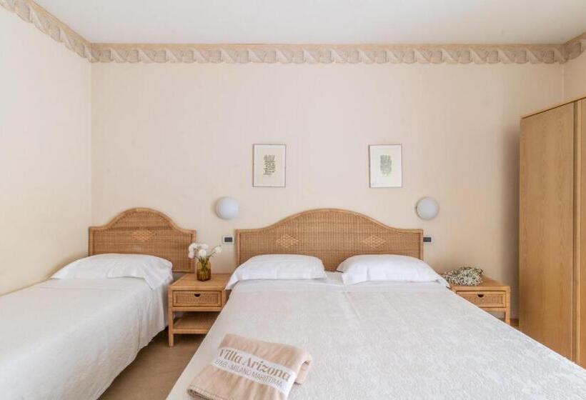 Quarto Triplo Estandar com Sacada, Villa Arizona