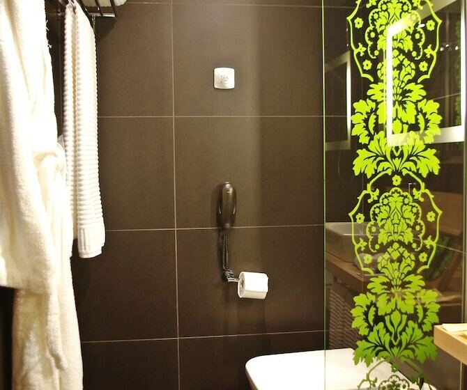 غرفة قياسية مزوَّدة بشُرفة, Doubletree By Hilton Hotel Girona