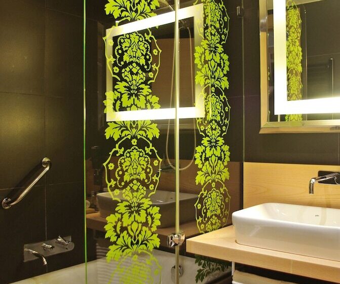 غرفة قياسية مزوَّدة بشُرفة, Doubletree By Hilton Hotel Girona