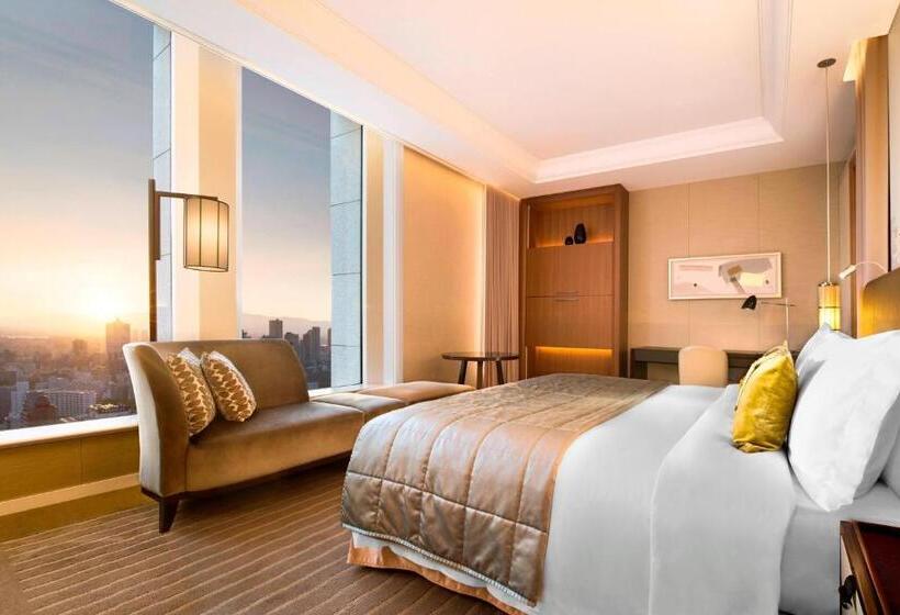 اتاق دلوکس با تخت کینگ و چشم‌انداز شهر, St. Regis Osaka