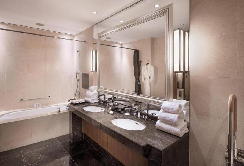 اتاق استاندارد با تخت بزرگ برای معلولان, St. Regis Osaka