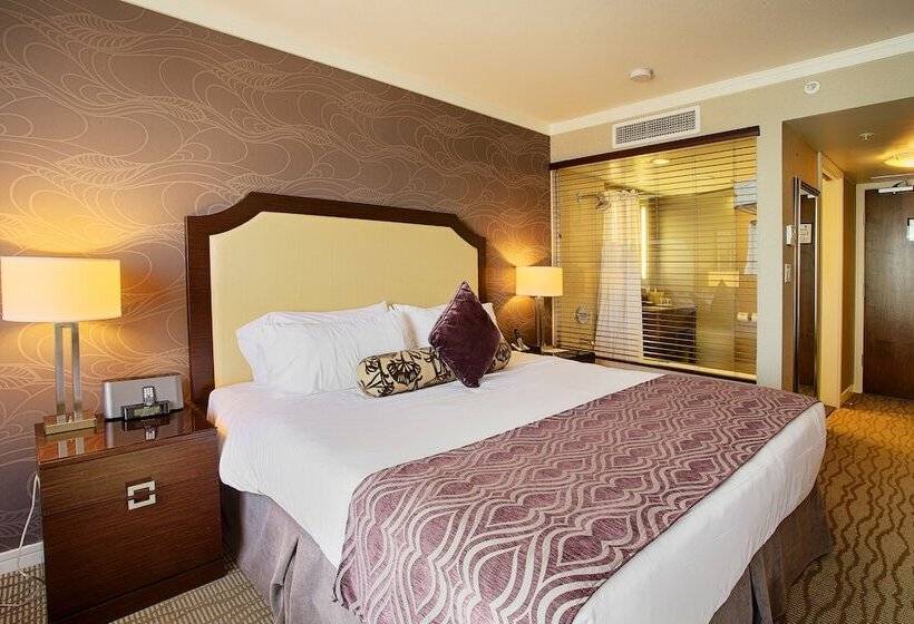 Номер Superior с Видом, Pinnacle Hotel At The Pier