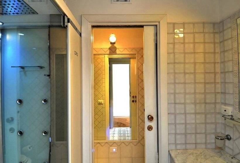 سوییت جونیور با چشم‌انداز دریا, Albergo La Conca Azzurra