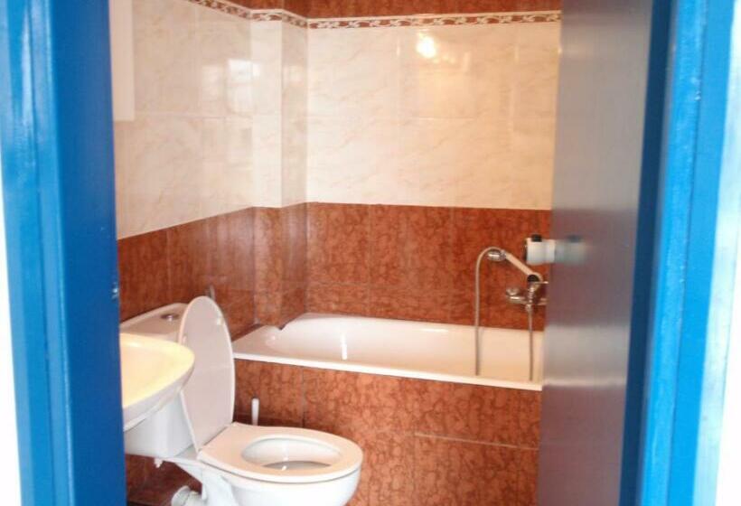 استودیوی استاندارد, Leonidas Studios & Apartments