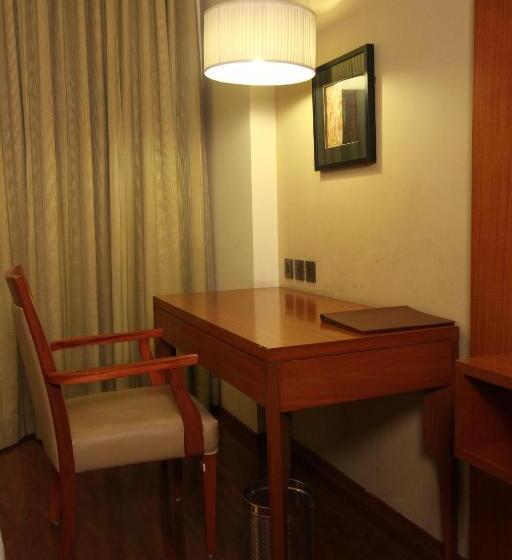 اتاق کلاب, The Cambay Grand