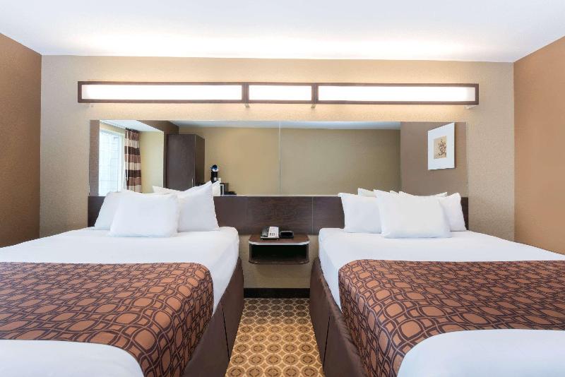 Номер Стандарт Вид на Бассейн, Hampton Inn Key Largo Manatee Bay