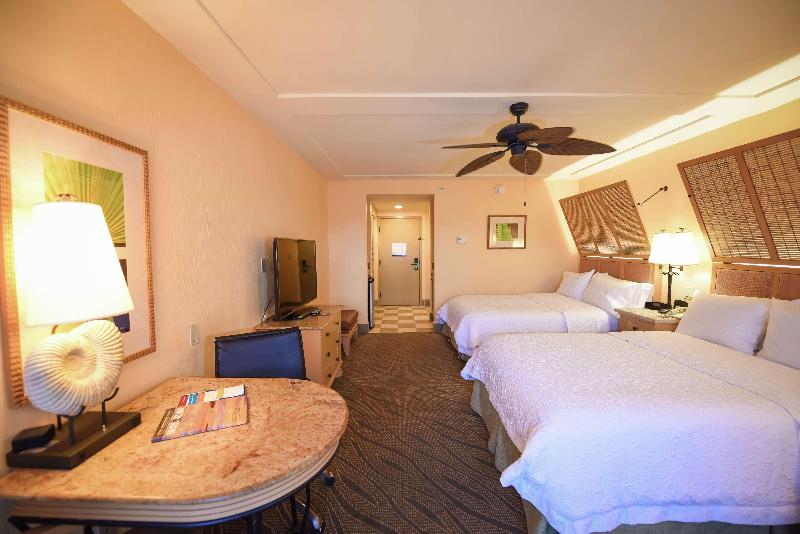 Номер Стандарт Вид на Бассейн, Hampton Inn Key Largo Manatee Bay