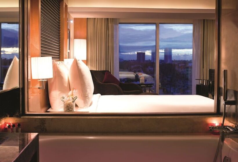 Номер Deluxe, Gokulam Grand Hotel & Spa Bangalore