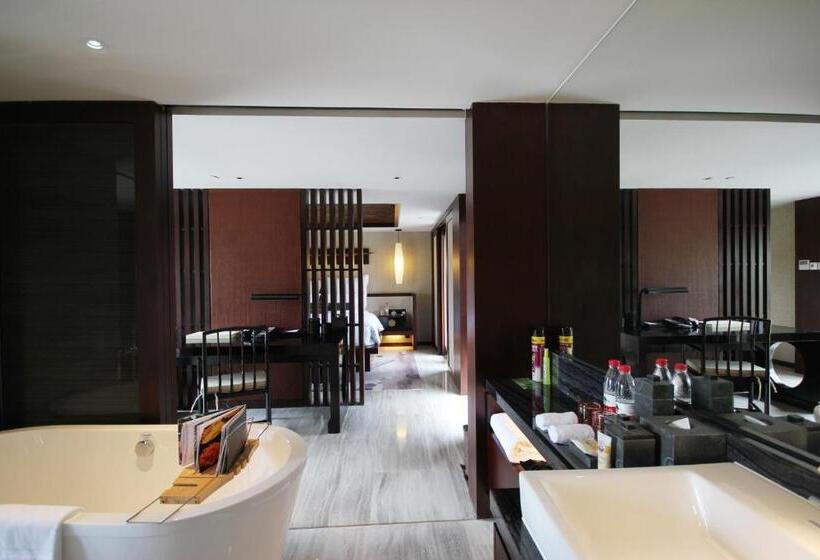 Вилла Deluxe 2 Спальни, Pullman Lijiang Resort & Spa