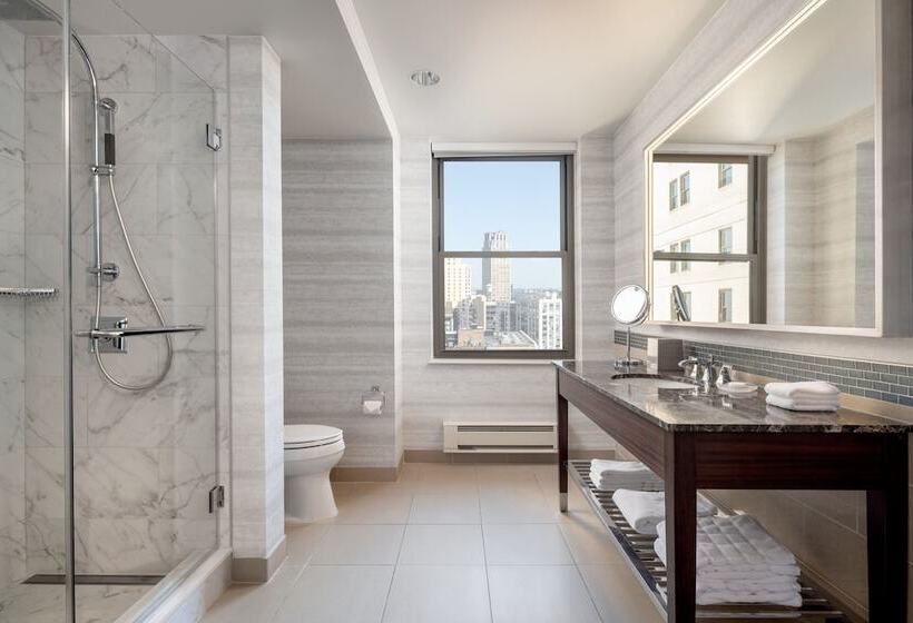 Номер Deluxe, The Westin Book Cadillac Detroit