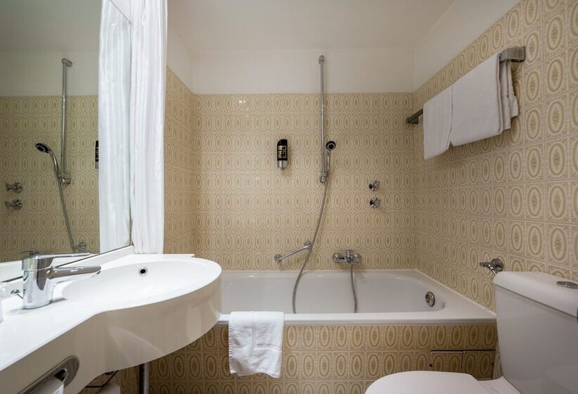 Quarto Estandar, Arosa Dusseldorf Oberkassel