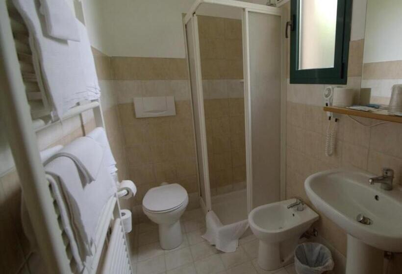 اتاق کلاسیک سه تخته, Garden Village San Marino