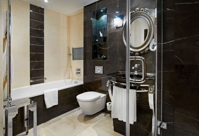 Номер Deluxe Кровать Кинг, Hilton London Syon Park