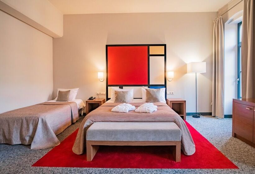 سوییت جونیور, Victoria Hotel Kaunas