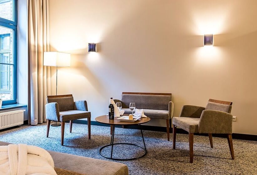 سوییت جونیور, Victoria Hotel Kaunas