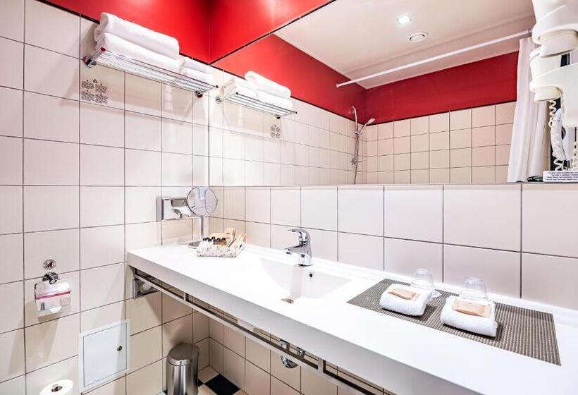 سوییت جونیور, Victoria Hotel Kaunas