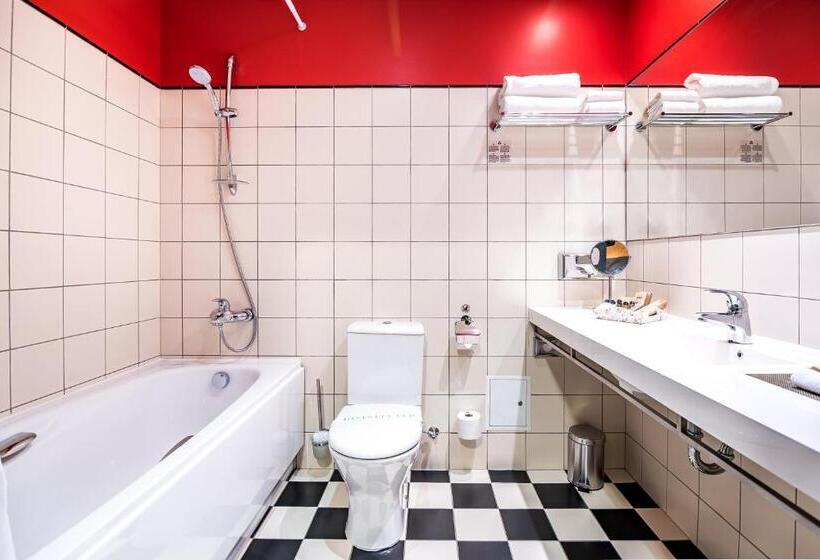 سوییت جونیور, Victoria Hotel Kaunas