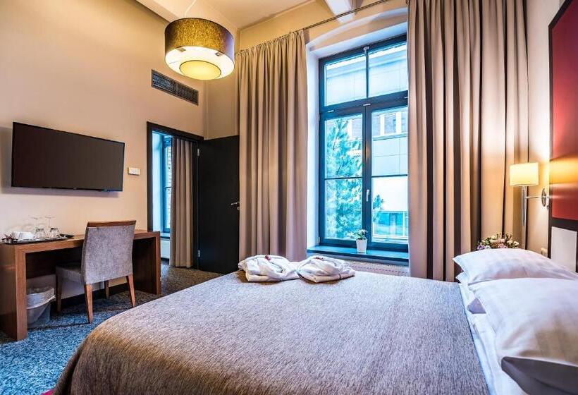 سوییت جونیور, Victoria Hotel Kaunas