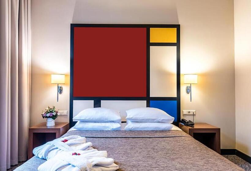 سوییت جونیور, Victoria Hotel Kaunas