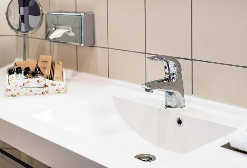سوییت جونیور, Victoria Hotel Kaunas