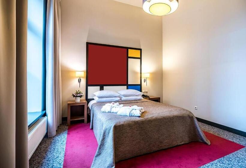 سوییت جونیور, Victoria Hotel Kaunas