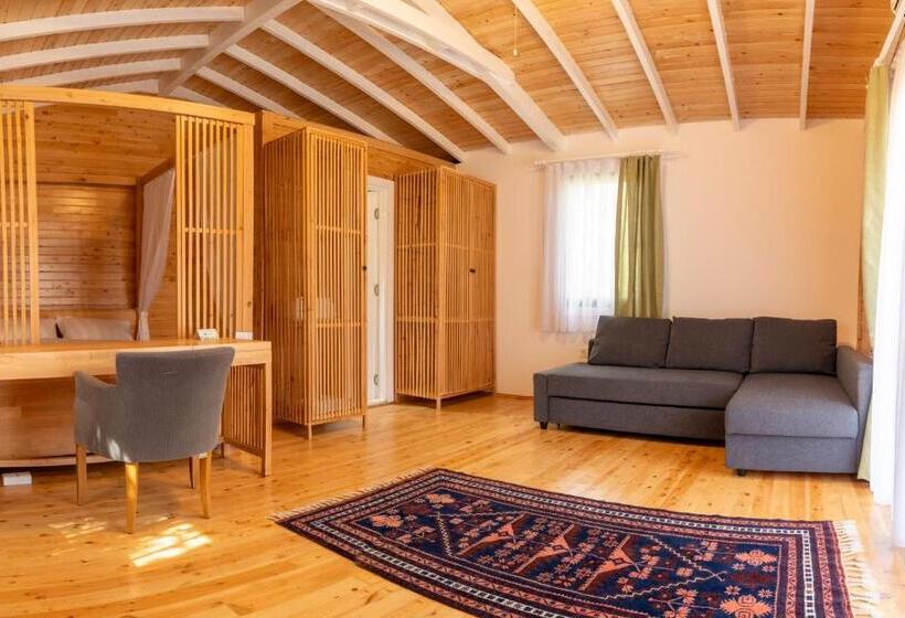 سوییت سوپریور, Apa Mountain Lodge