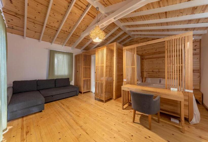سوییت سوپریور, Apa Mountain Lodge