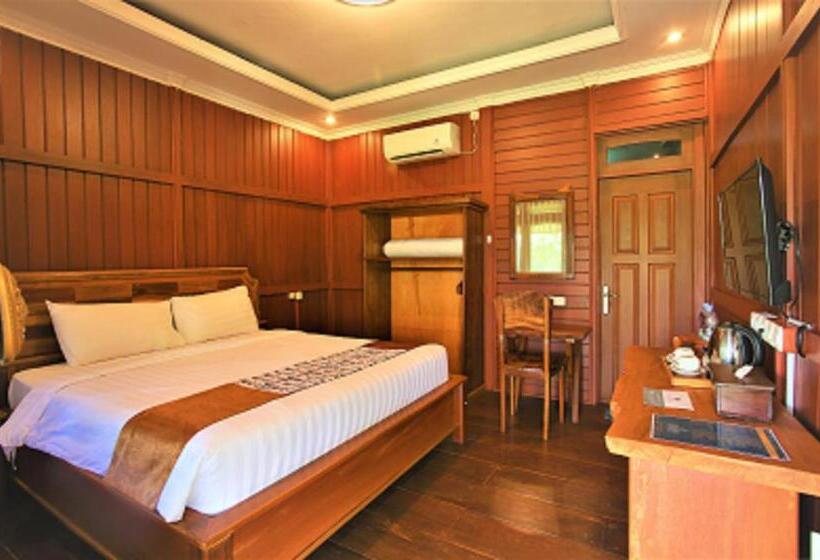 带阳台的豪华间, Kasuari Exotic Resort Magelang