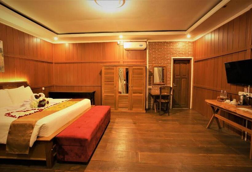 带阳台的豪华间, Kasuari Exotic Resort Magelang