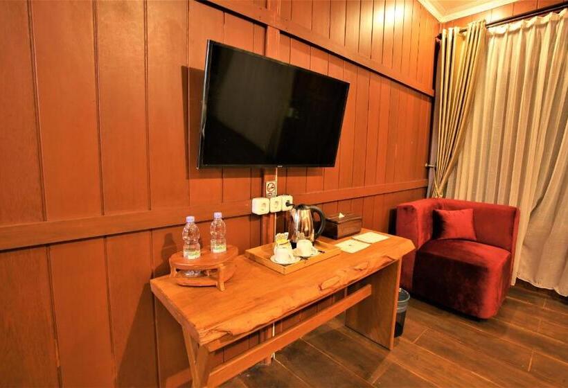 带阳台的豪华间, Kasuari Exotic Resort Magelang