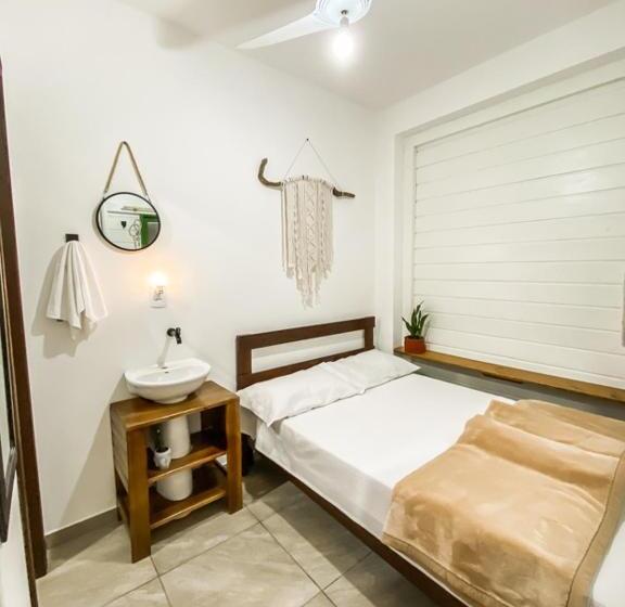 Quarto Estandar, Babitonga Hostel   100m Da Prainha